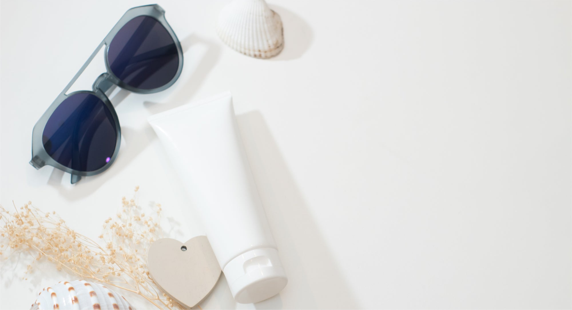Chemical vs. Mineral Sunscreen -- Which formulas are safest for your skin?